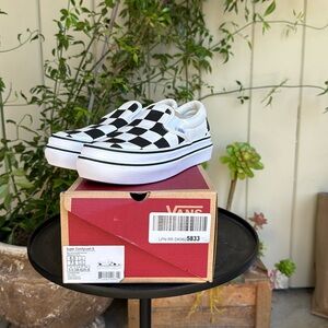 Super comfycush platform vans hard to find ! Discontinued.